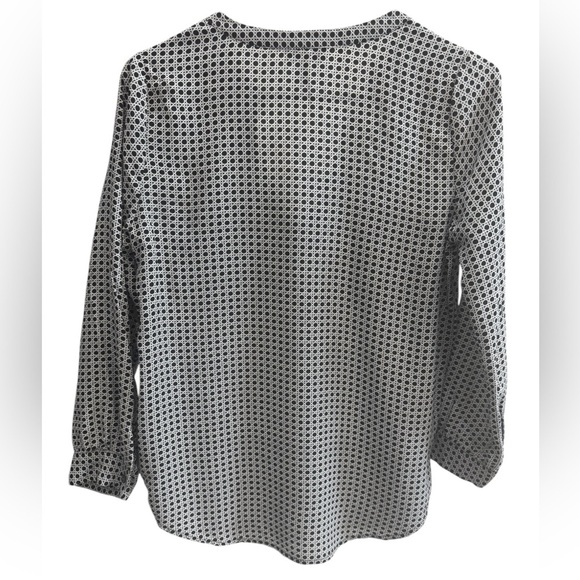 JOIE Black/White Long Sleeve V-Neck Printed Blouse Front Pockets 100% Silk XS - Picture 3 of 7